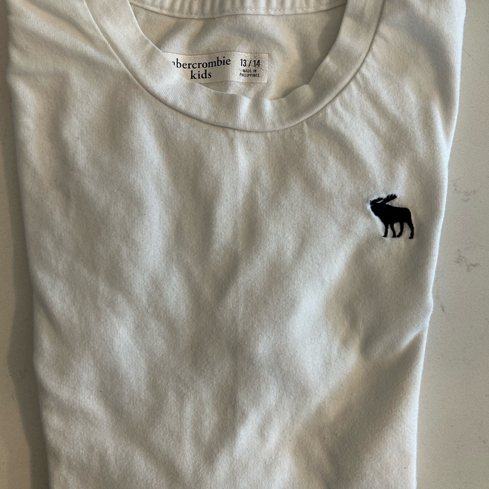 abercrombie kids White Short Sleeve Tee with Black Moose Logo